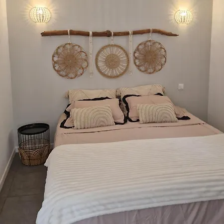 With Swimming Pool, Wifi Apartmán